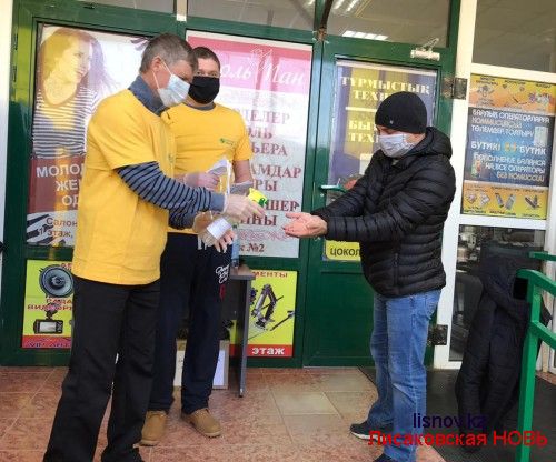 Волонтеры Лисаковска объединились для пошива масок